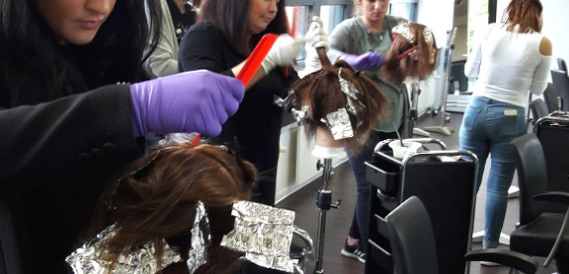 Färbe- und Hautschutzseminar der Mittelstufe Friseure 2017 | Quelle: BK-Stadtmitte